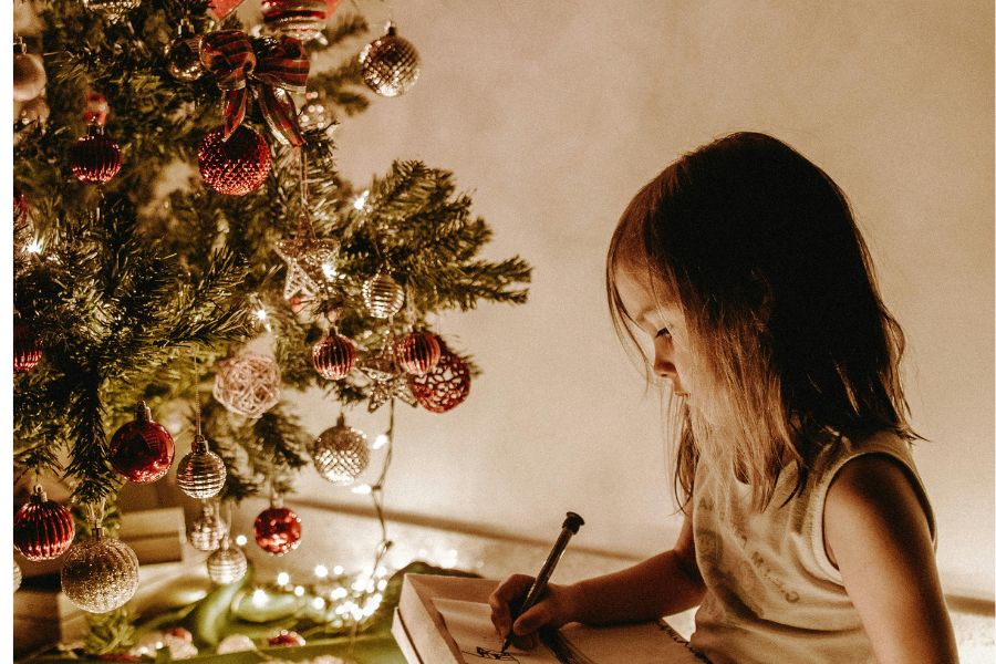 Girl by tree: Sell your Christmas movie blog